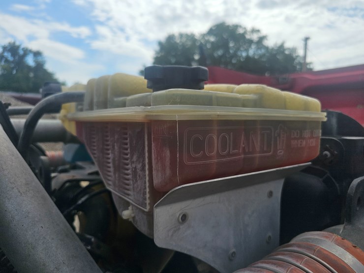 2012-peterbilt-384-image-73