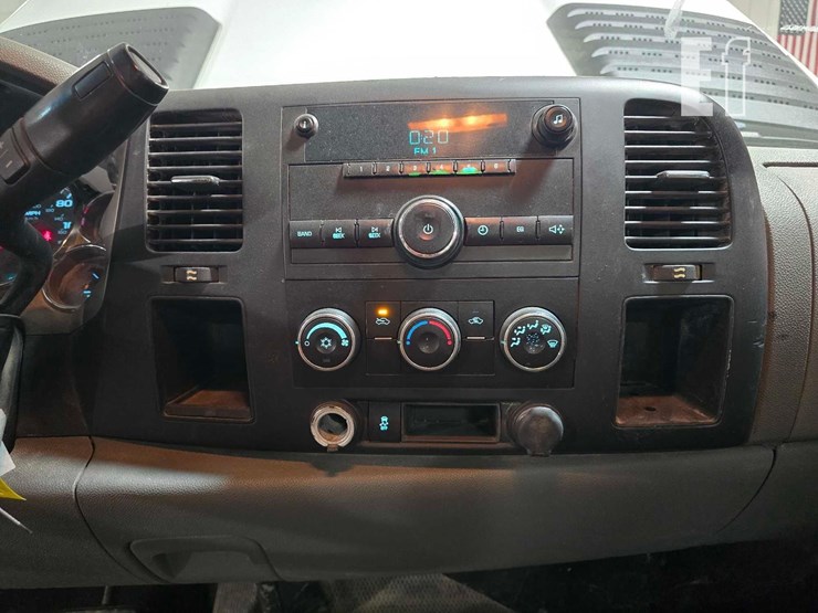 2014-chevrolet-2500hd-image-14