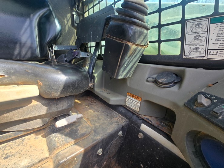 2010-bobcat-t650-image-52