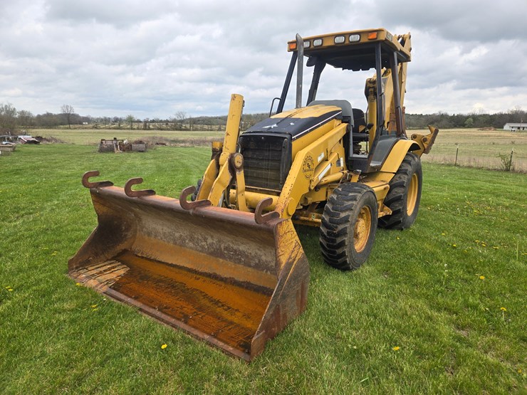 caterpillar-420d-image-1