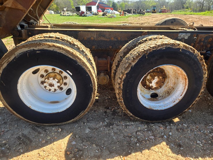 1994-mack-rd690s-image-97