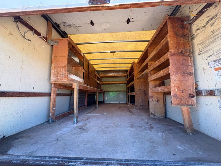 2011-ford-e350-image-19