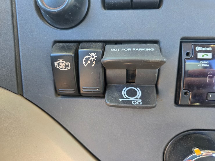 2019-peterbilt-567-image-66