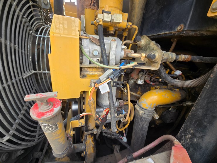 2005-caterpillar-953c-image-39