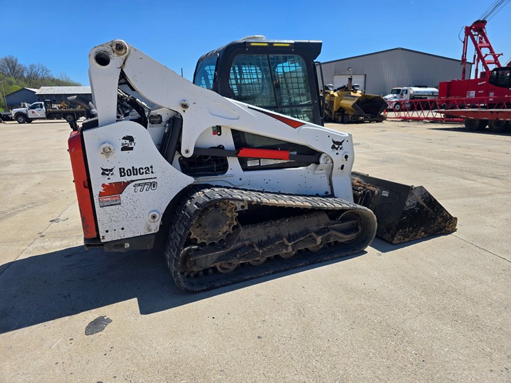 2020-bobcat-t770-image-11