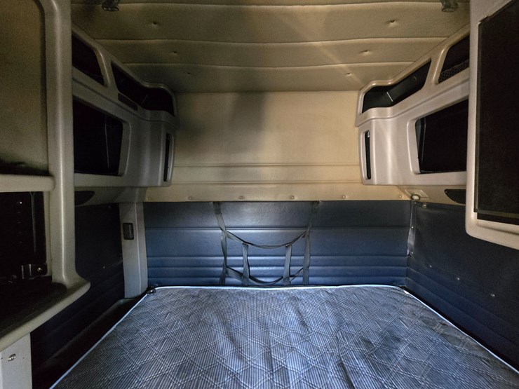 2005-peterbilt-379-image-74