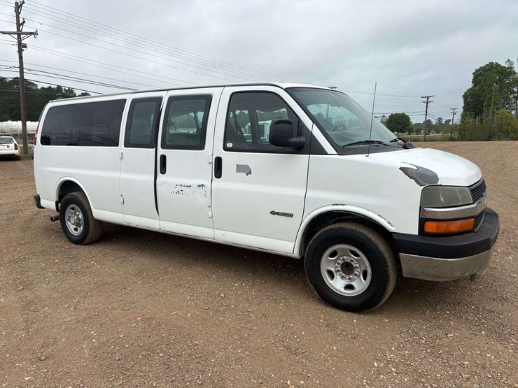 2005-chevrolet-express-3500-image-4