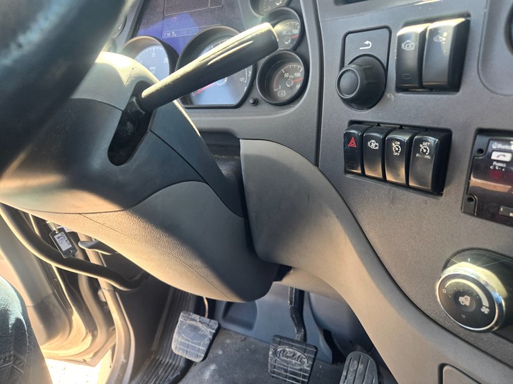 2016-peterbilt-579-image-61