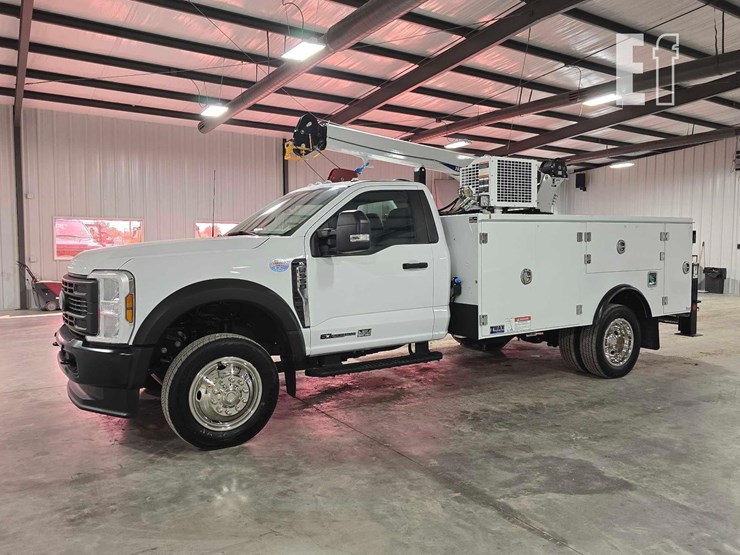 2024-ford-f550-sd-image-1