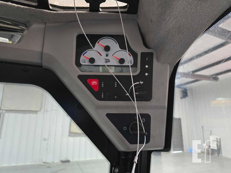 2021-jcb-3ts-8t-image-19