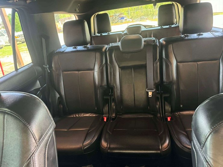 2018-ford-expedition-xlt-image-12