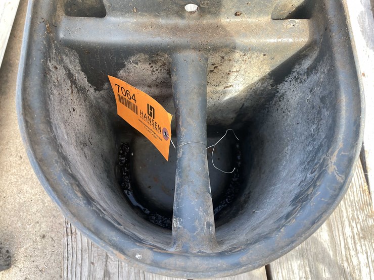 #7064-•-milking/feeder-bucket-(o3)-image-5