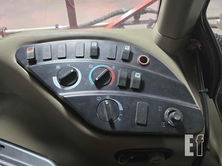 case-ih-patriot-3330-image-20