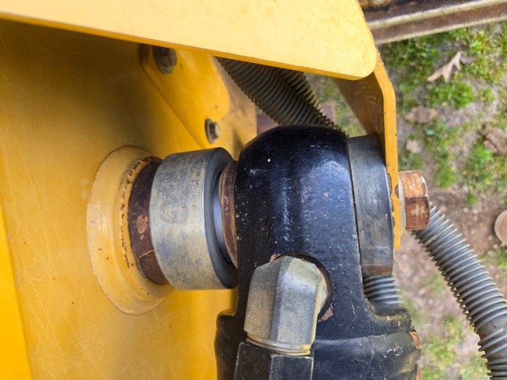 2014-caterpillar-953d-image-109