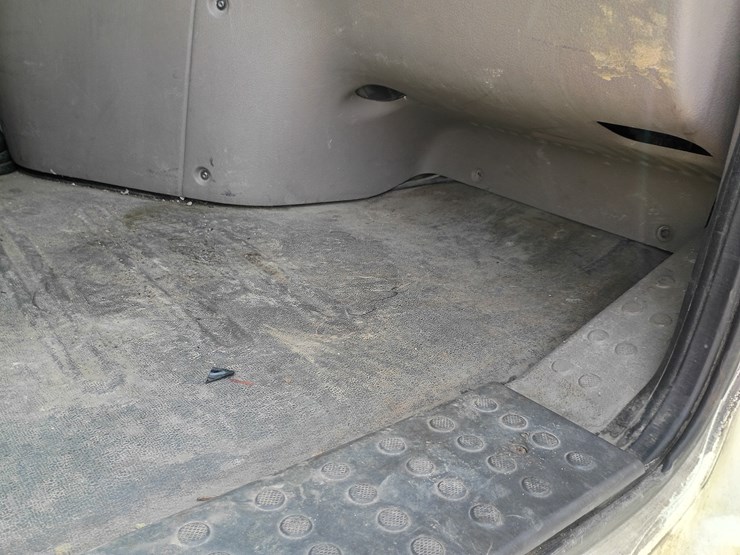 2009-freightliner-cascadia-125-image-47