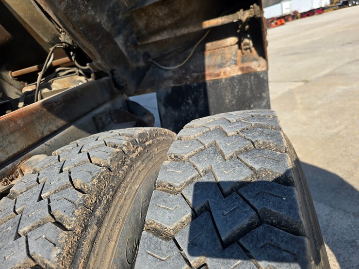 #22520-•-2002-gmc-c7500-dump-truck-image-69