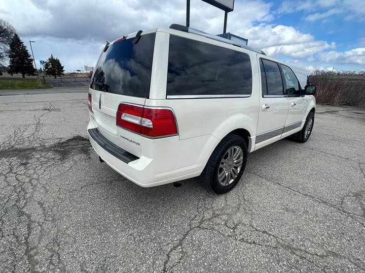 2008-lincoln-navigator-image-3