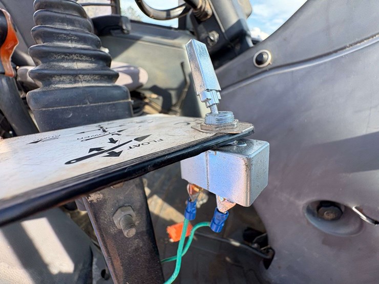 new-holland-7635-image-26