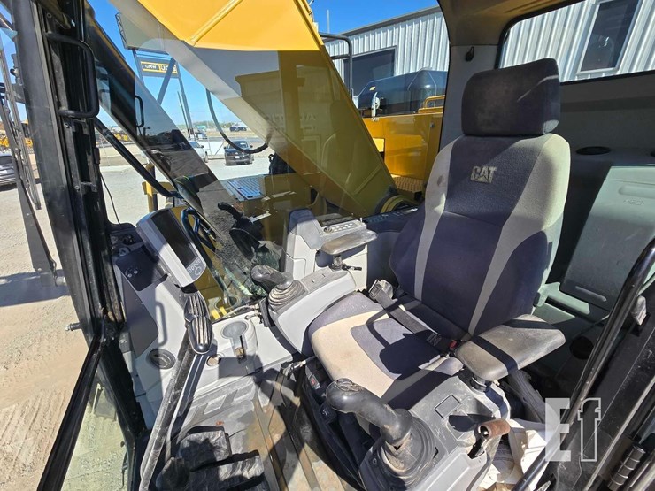 2019-caterpillar-325flcr-image-14