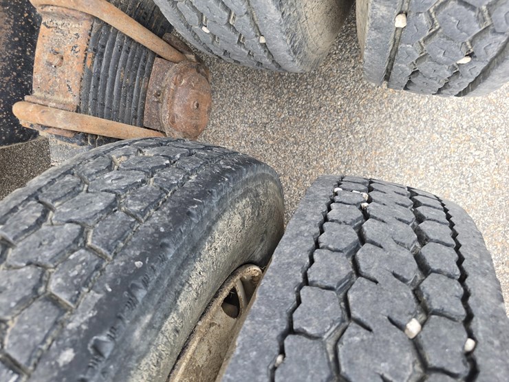 2003-mack-rd688s-image-57