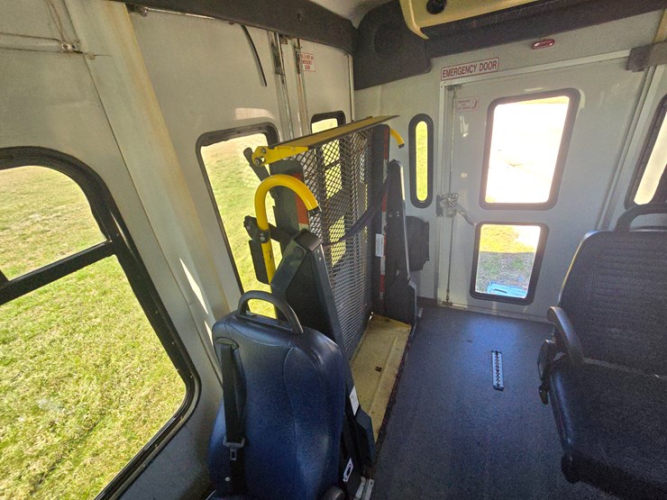 #22618-•-2008-ford-econoline-van-image-46