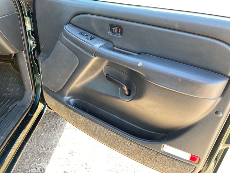 2005-chevrolet-silverado-1500-image-17