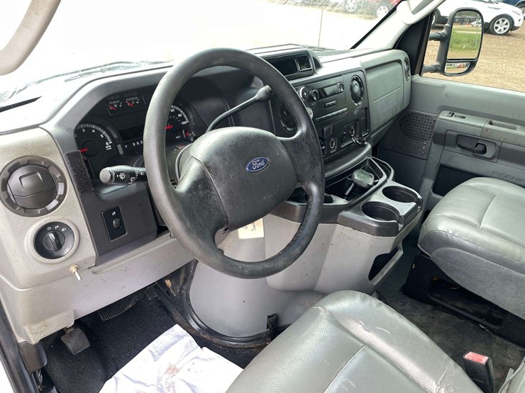 2011-ford-cargo-image-11