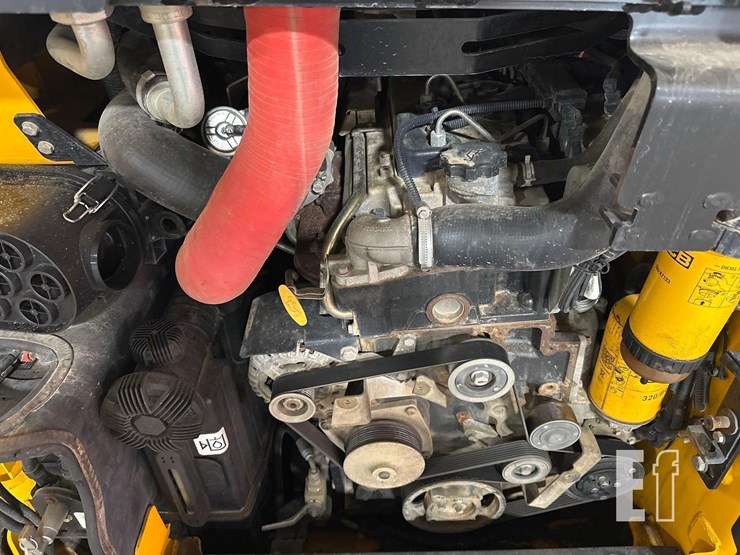 2020-jcb-3ts-8t-image-23