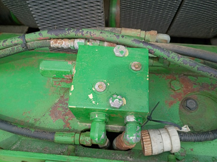 2000-john-deere-556-image-15