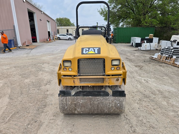 2018-caterpillar-cc24b-image-18