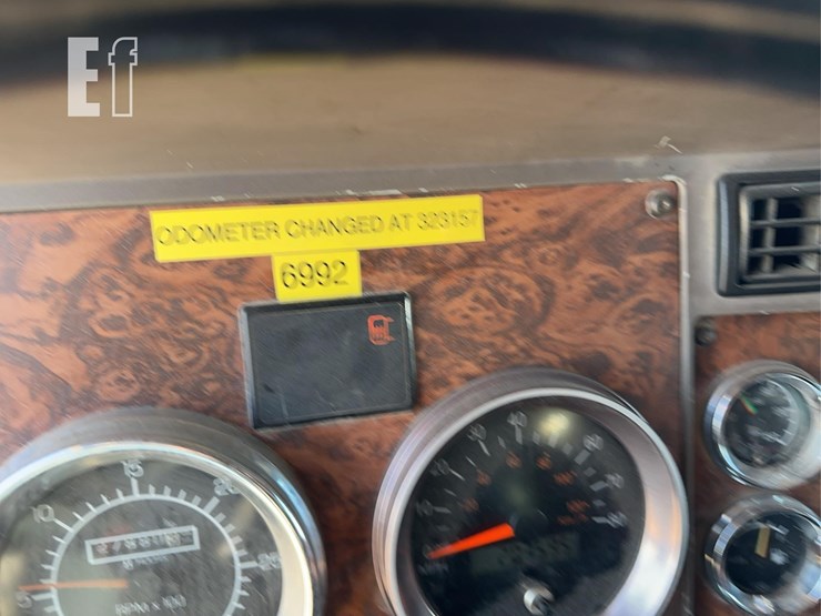 2002-kenworth-t800-image-57