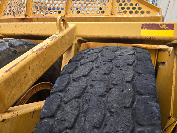 2006-deere-1812c-image-30