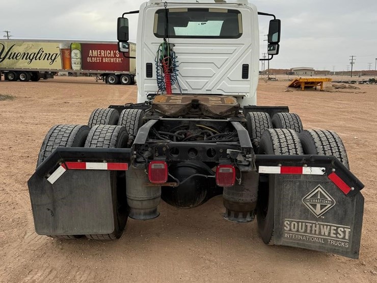 2016-international-durastar-4400-image-8