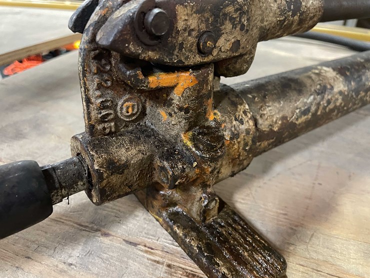 #2418-•-power-team-10-ton-porta-power-hand-pump-(pr12)-image-4