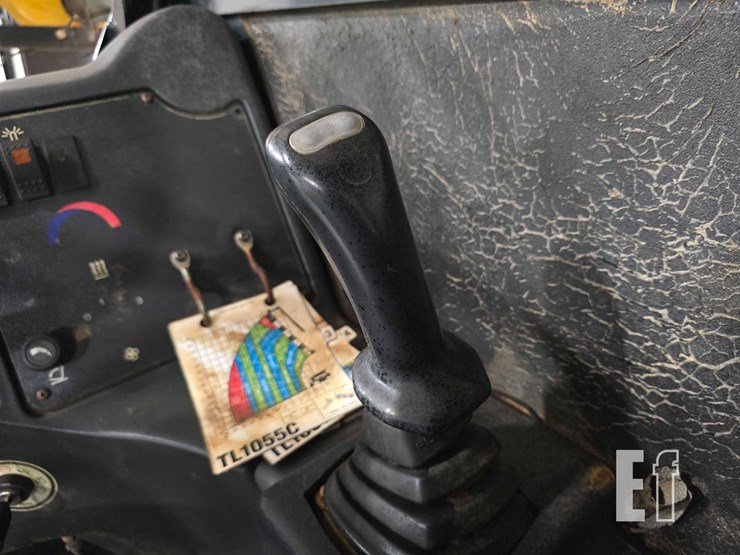 2014-caterpillar-tl1055c-image-19