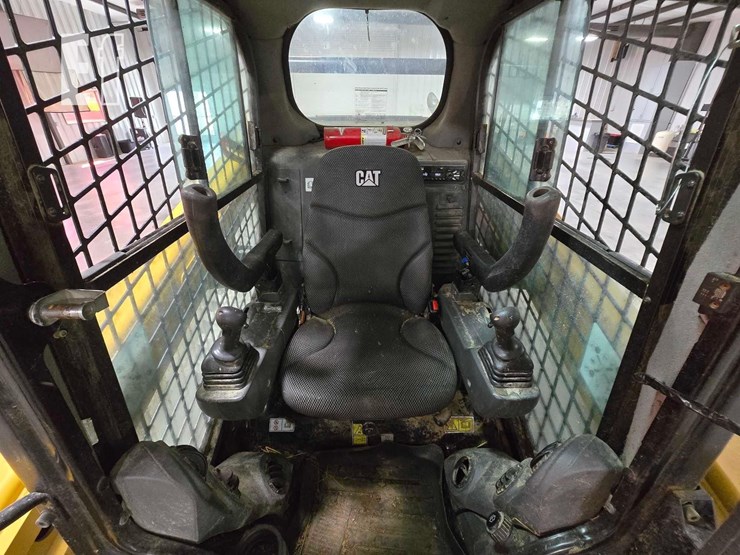 2021-caterpillar-242d3-image-14