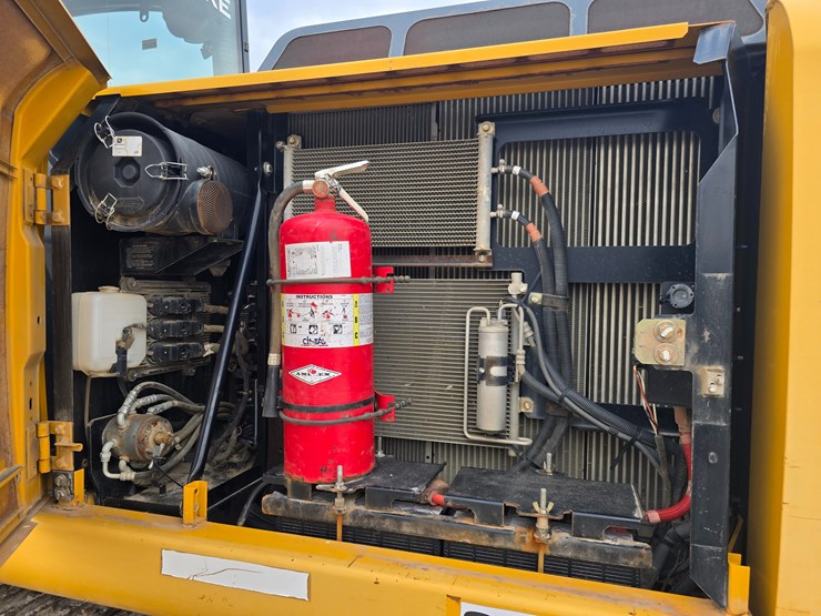 2014-deere-160g-lc-image-53