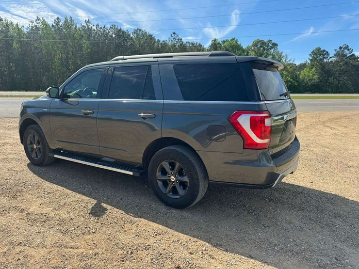 2018-ford-expedition-xlt-image-4