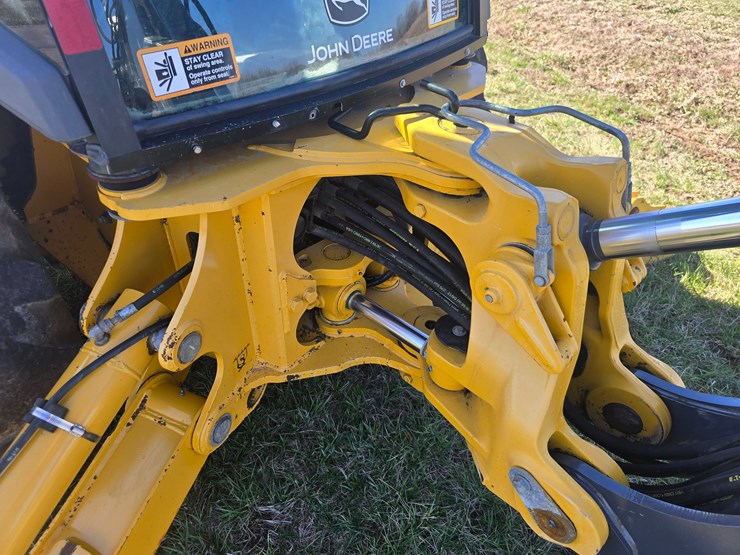 2015-deere-410l-image-42