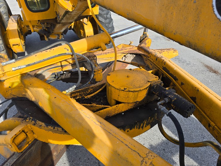 1971-deere-570a-image-28