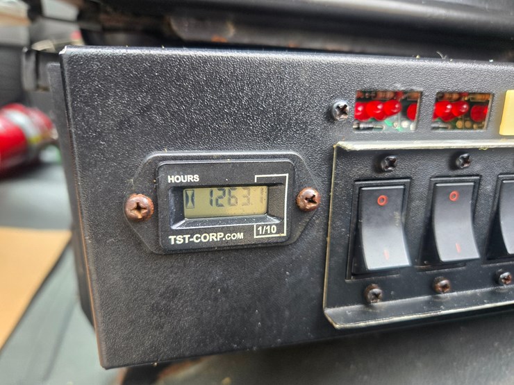 2010-freightliner-m2-106-image-54