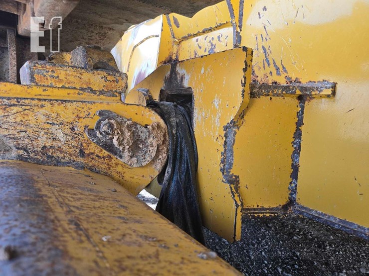 2016-deere-700k-lgp-image-23