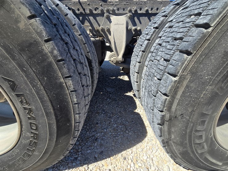 2014-freightliner-cascadia-125-image-86