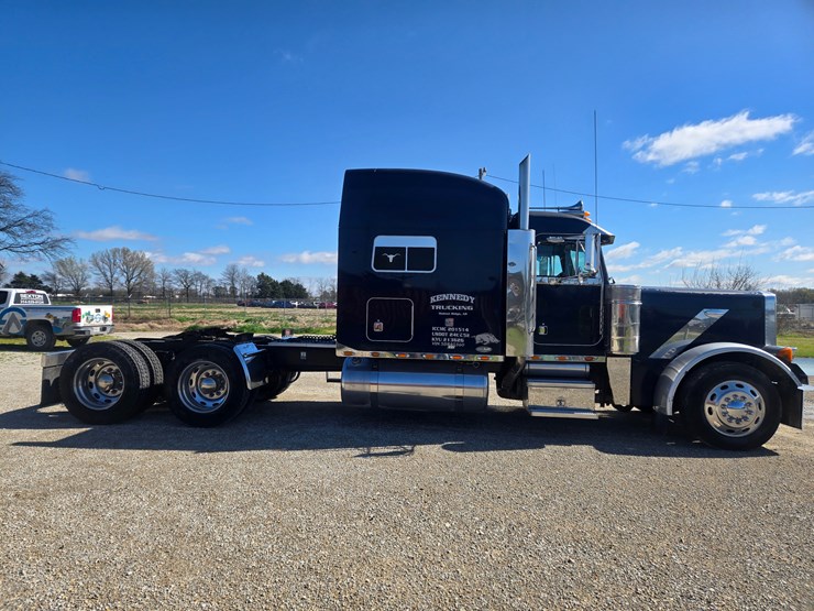 2005-peterbilt-379-image-24