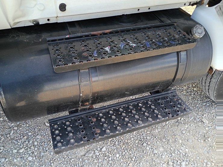 2005-ford-f750-image-44