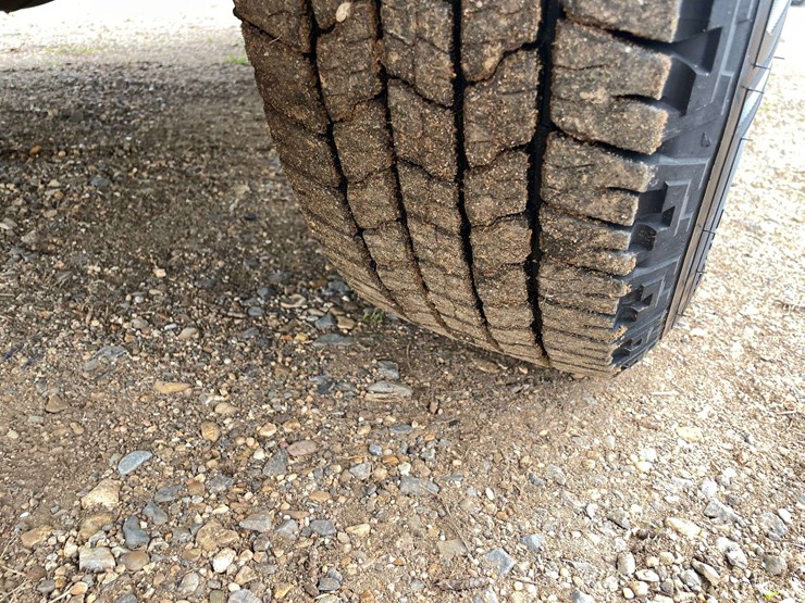 2011-ford-cargo-image-22