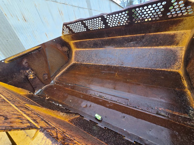 2006-deere-1812c-image-24