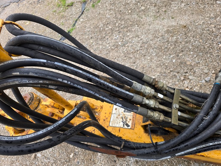 2006-deere-1812c-image-21