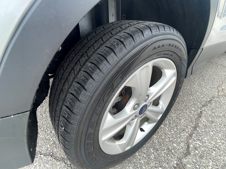 2015-ford-escape-image-16