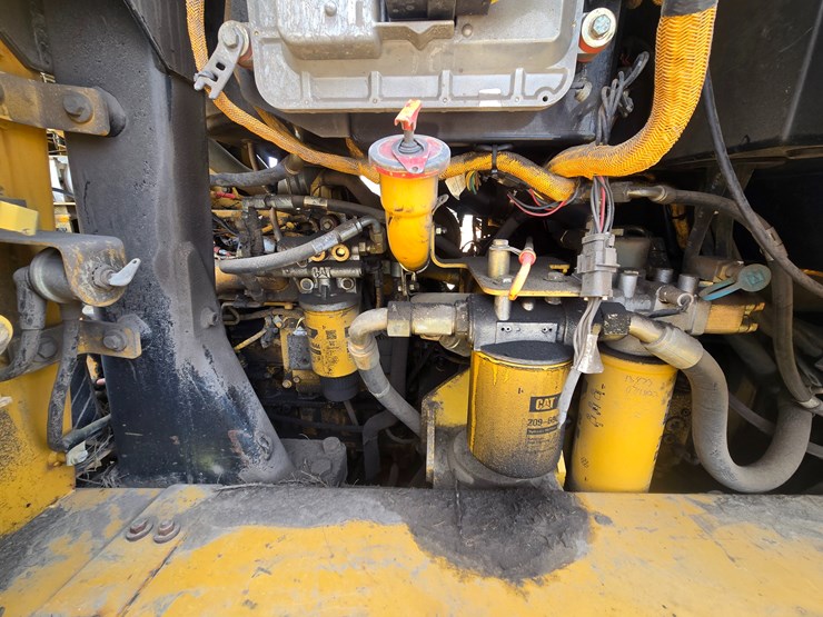 2005-caterpillar-953c-image-43